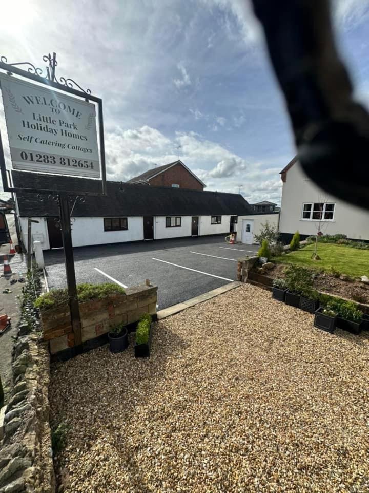 Little Park Holiday Homes Self Catering Cottages 1 & 2 Bedrooms Available Close To Tutbury Castle Bagian luar foto